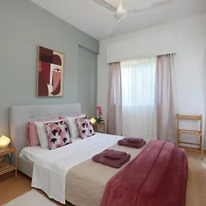 https://cozy-holiday-apartment-in-larnaca-near-foinikoudes.hotelsatayianapa.com